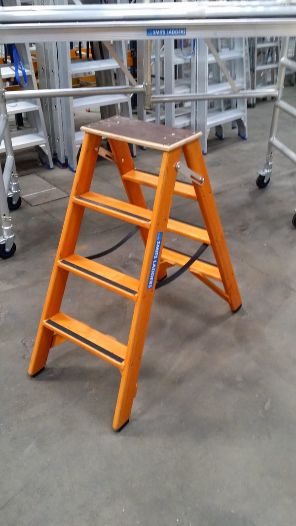 Smits houten dubbele trapladder 2x4tr.